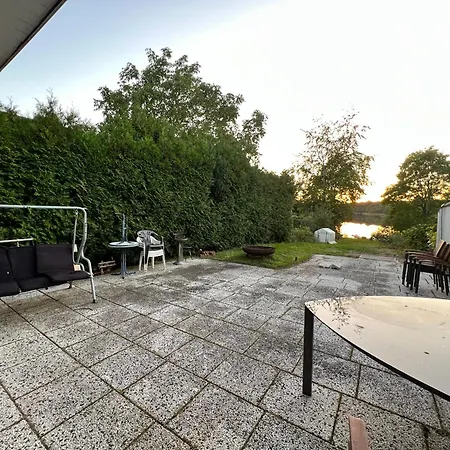 Grosse Terrassenwohnung Mit Seeblick
