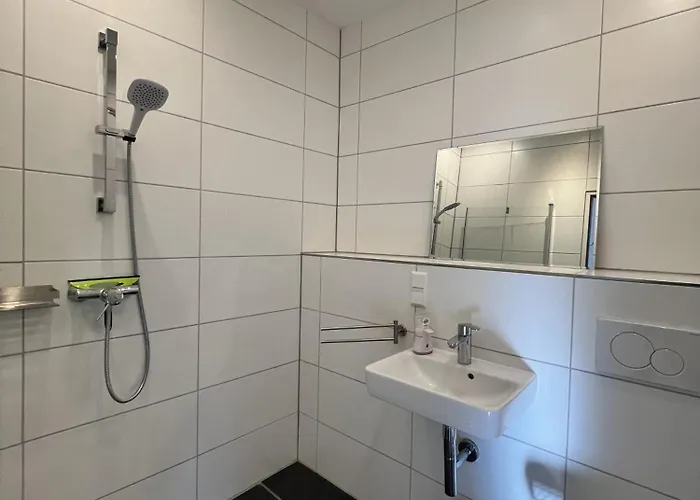 Grosse Terrassenwohnung Mit Seeblick *