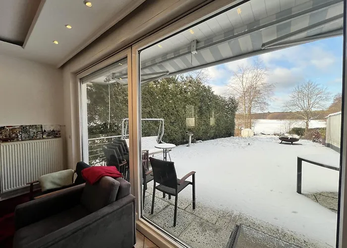 Grosse Terrassenwohnung Mit Seeblick *