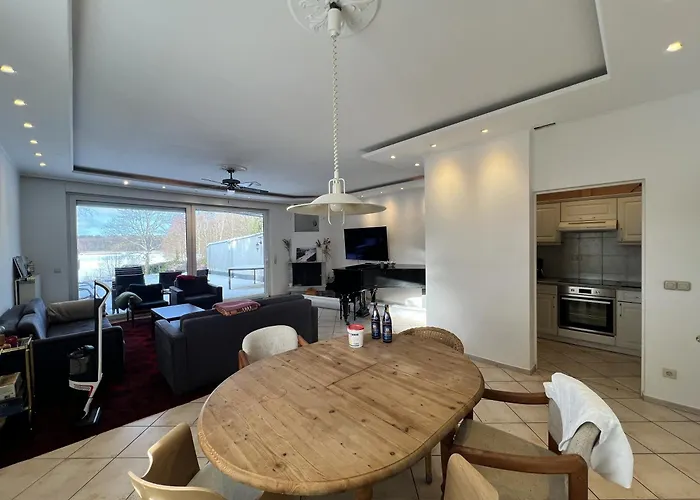 Grosse Terrassenwohnung Mit Seeblick *